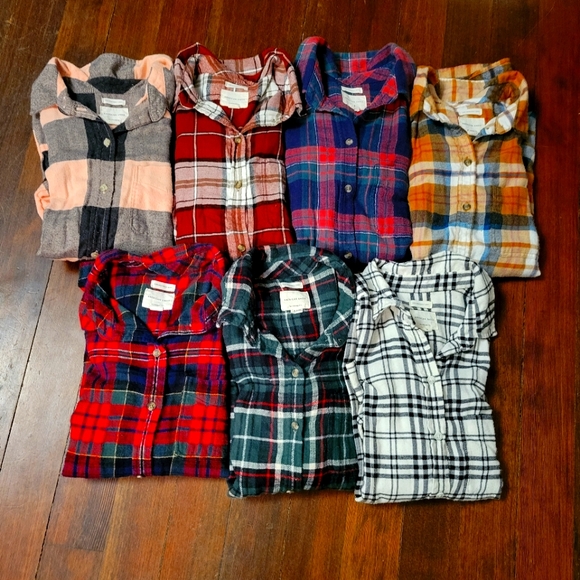 American Eagle Outfitters Tops - LOT of 7 American eagle flannels